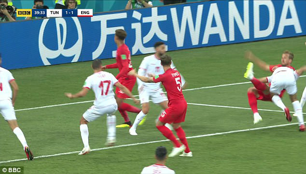 Trọng tài Graham Poll: Anh đáng lẽ phải được hưởng 2 quả penalty ảnh 4
